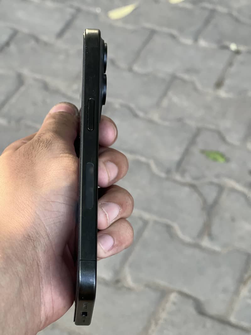 Apple iPhone 15 Pro 2