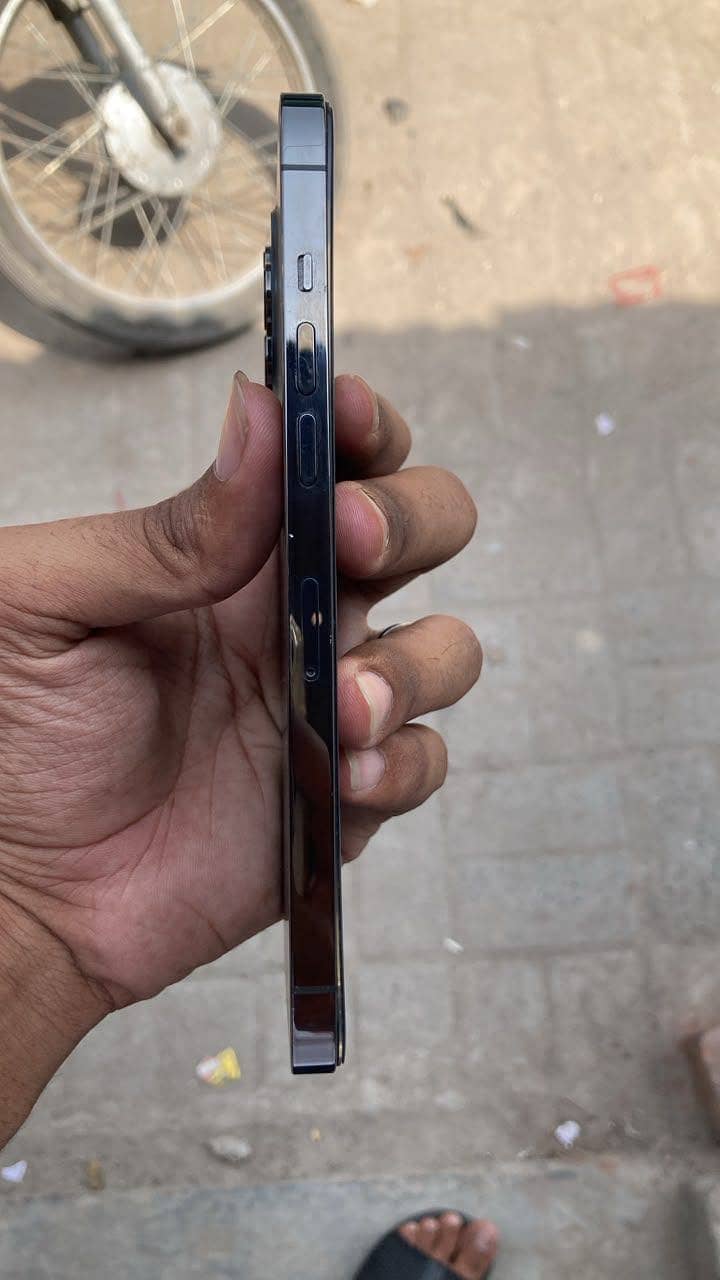 Iphone 12pro max 1