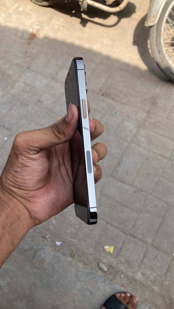 Iphone 12pro max 4