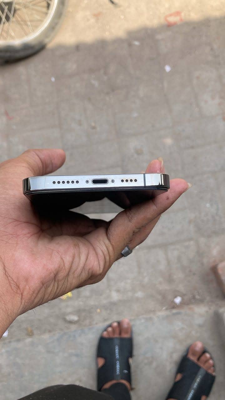 Iphone 12pro max 6