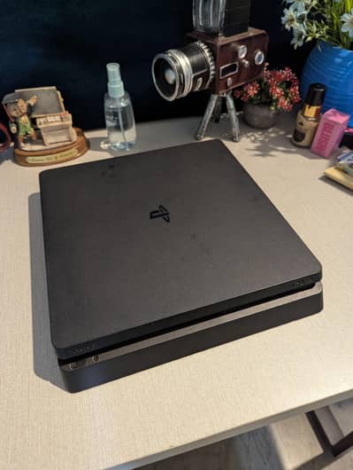 ps4 slim 500gb with 2 controllers