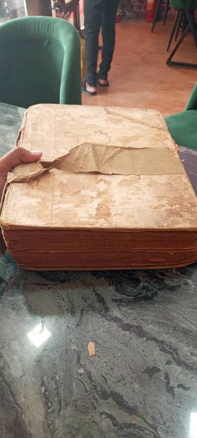 ekmat ki kitab hai yah 130 saal ki age hai