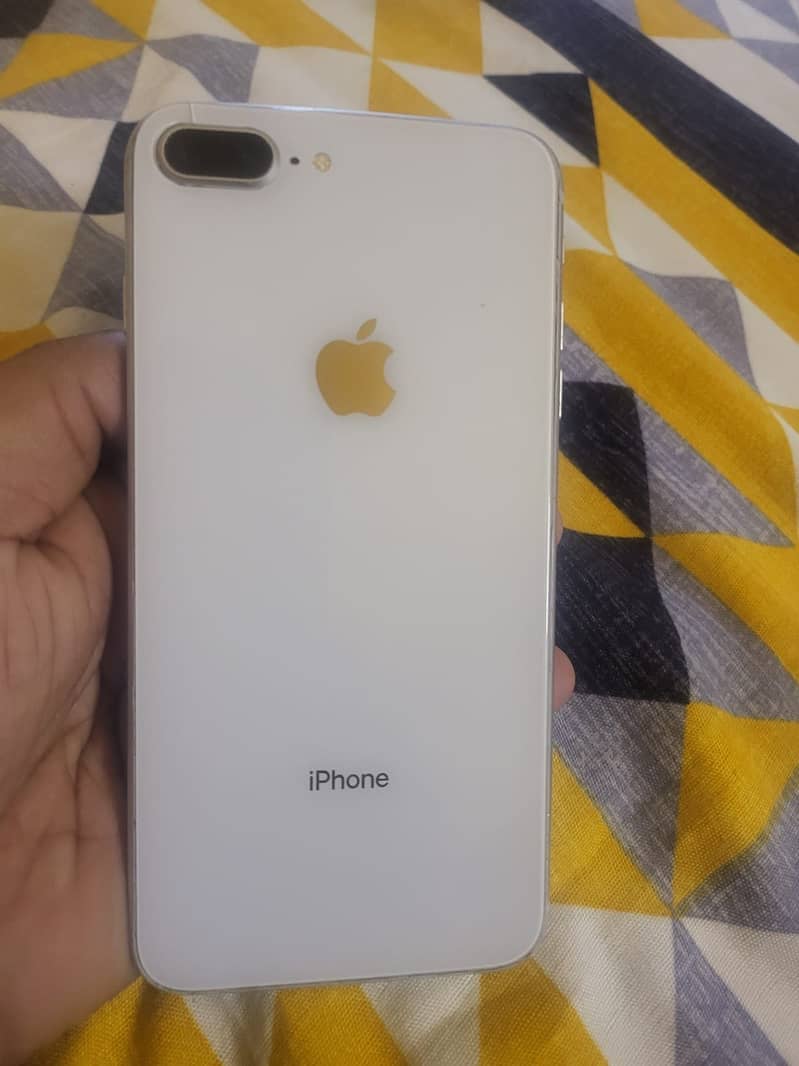 Apple iPhone 8 Plus 1
