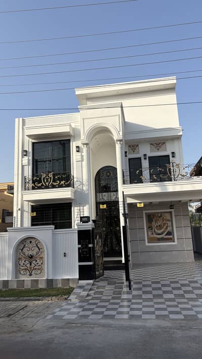 10 Marla facing park house available for sale