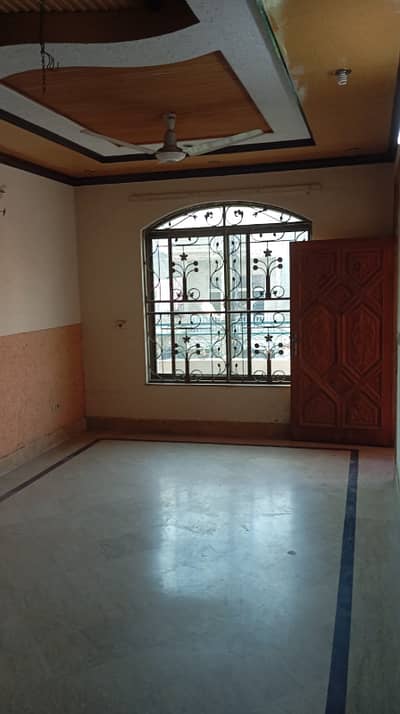 Lower portion for Rent with Gas