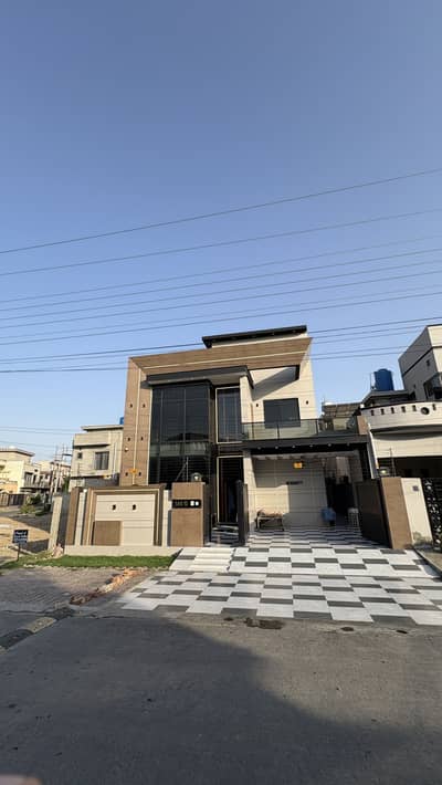 G block 50 feet road near commercial market house available for sale