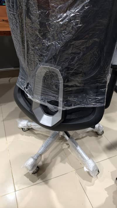 Officio Cosmo Manager Executive Chair Newer Black Version
