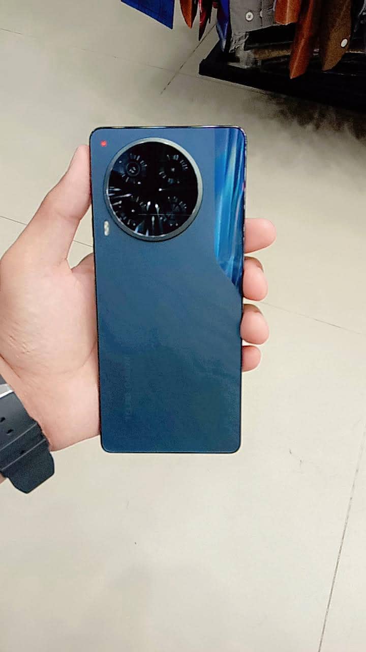 Tecno CAMON 30 1
