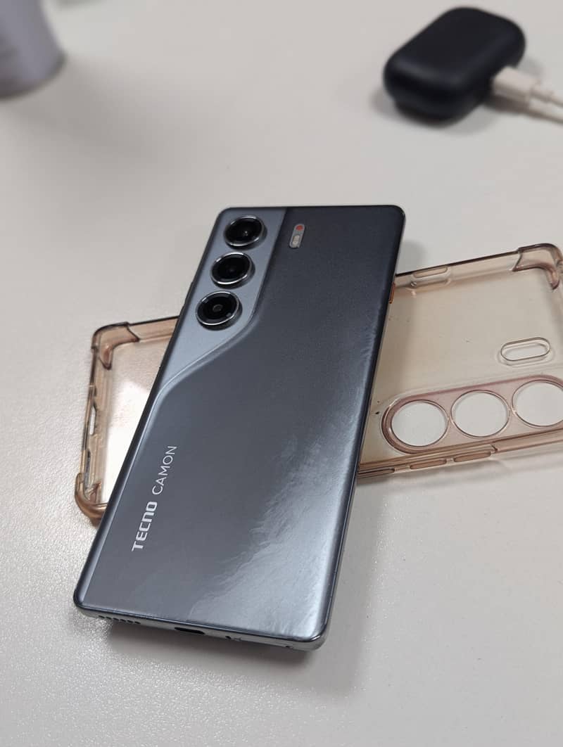 Tecno CAMON 40 Pro 0