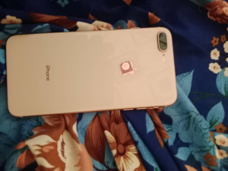 Apple iPhone 8 Plus 4