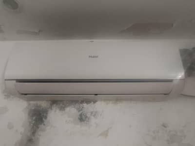 1 ton ac in working and good condition