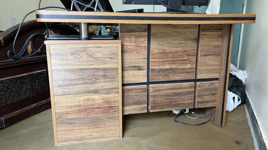 Computer Table with drawers 2