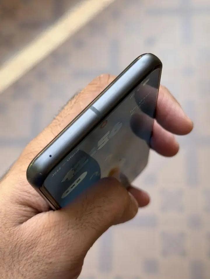 Google Pixel 8 4