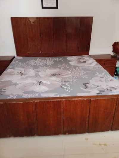 shesam wood bed for sale only 2 year used