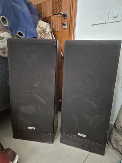 Retro AKAI  Speakers Pair