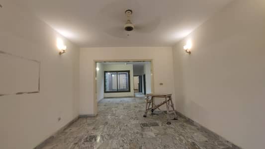 12 Marla Independent House Available For Rent