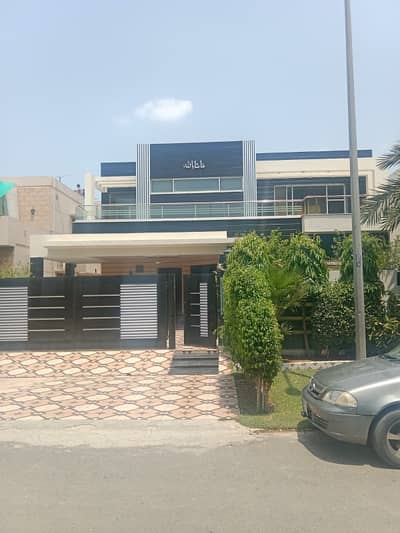 DOUBLE UNIT 20 MARLA ELEGANT AND FULLY MAINTAINED SUPER HOT LOCATED BUNGALOW IS AVAILABLE IN THE BEST BLOCK OF DHA LAHORE.
