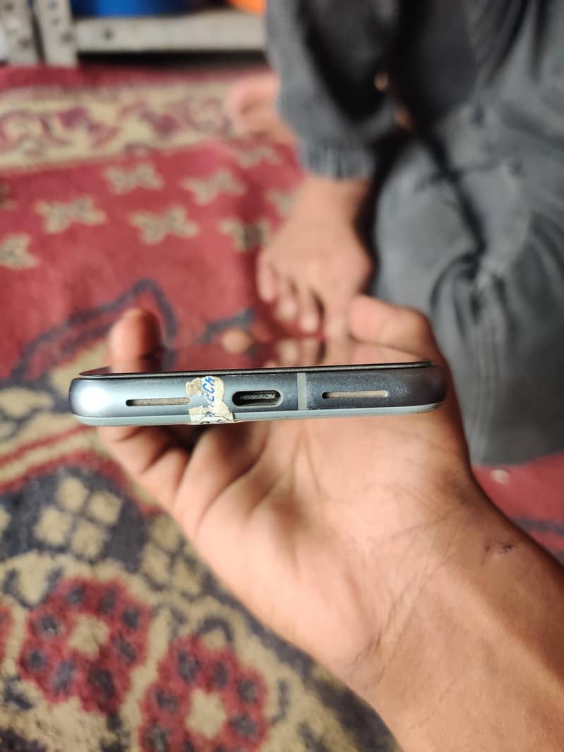 Google Pixel 8 4