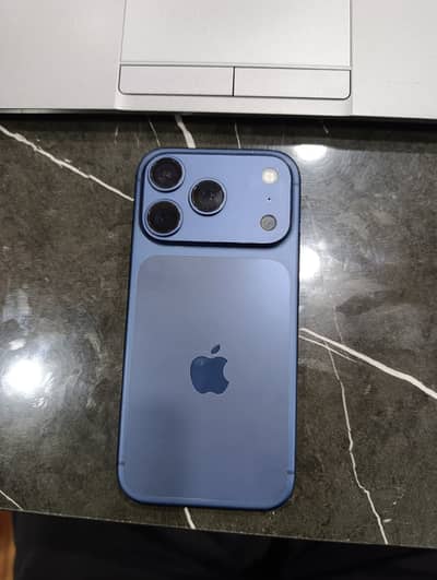 Apple iPhone 17 Pro 256 gb 10/10 4 month sim time