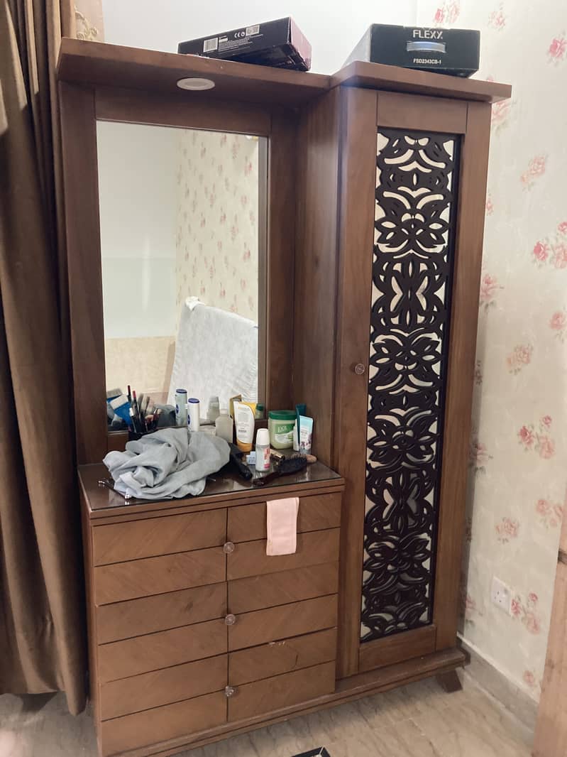 Dressing table 0