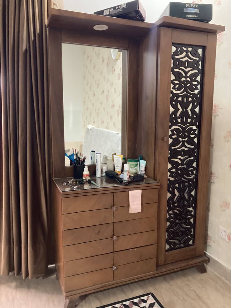 Dressing table 4