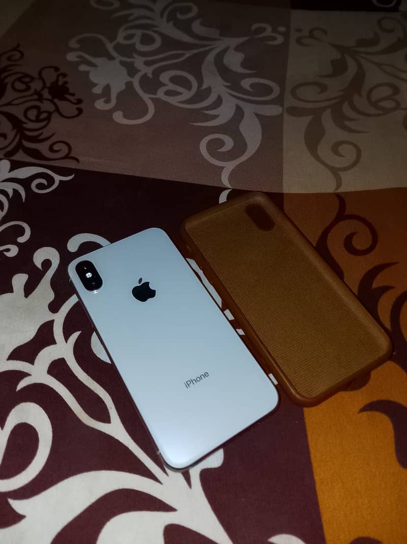 Apple iPhone X 4