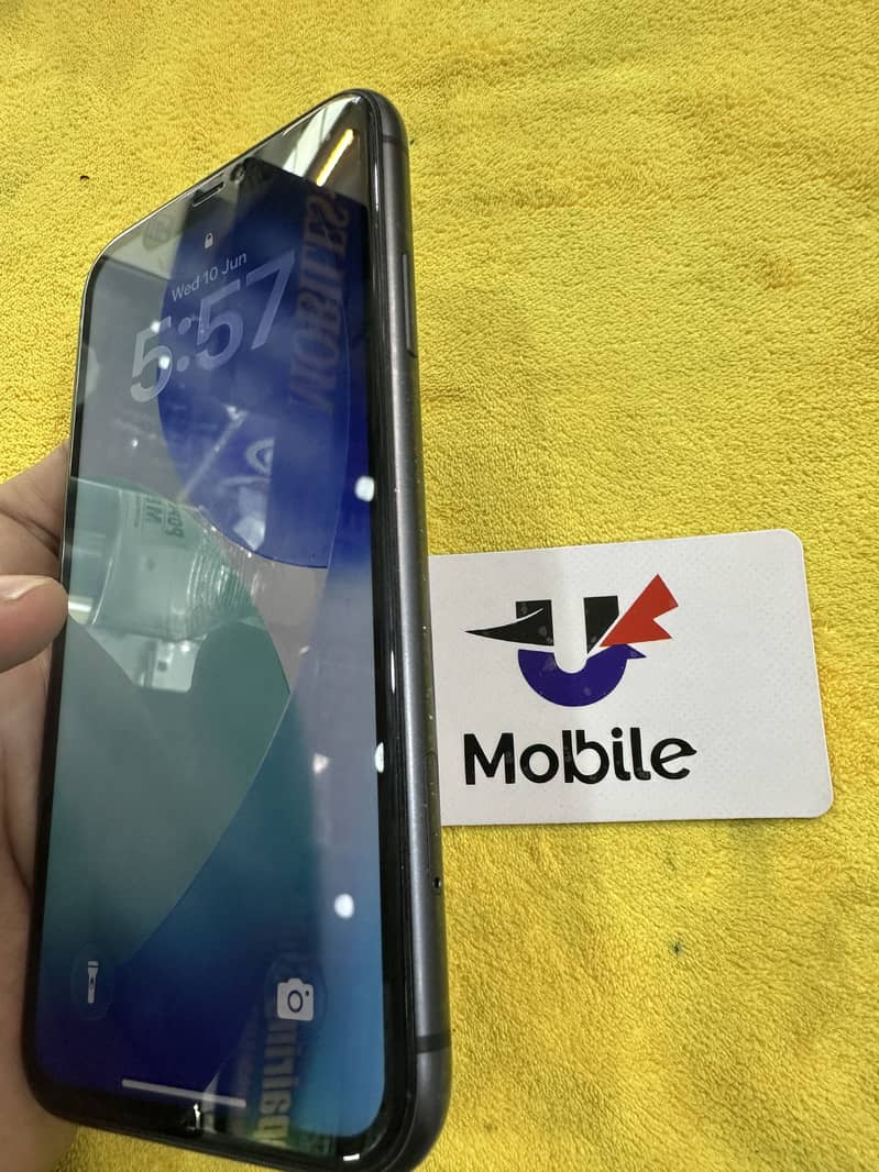 iPhone 11 3