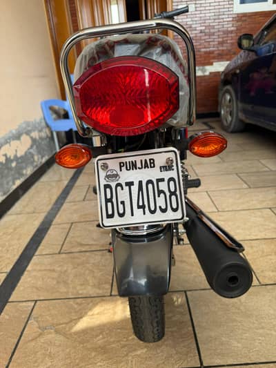 Honda 125 Red brand new