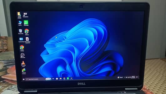 DELL LATITUDE E7450 i5 5th GENERATION 128GB SSD 8GB RAM