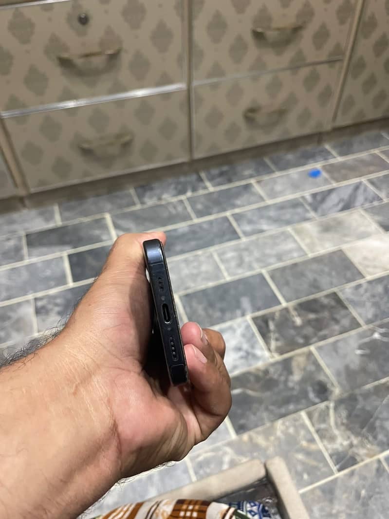 Apple iPhone 15 Pro 1