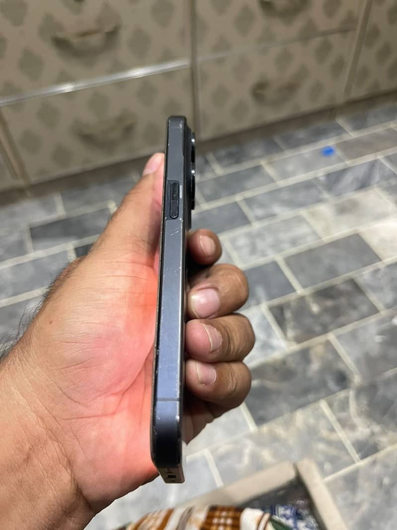 Apple iPhone 15 Pro 2