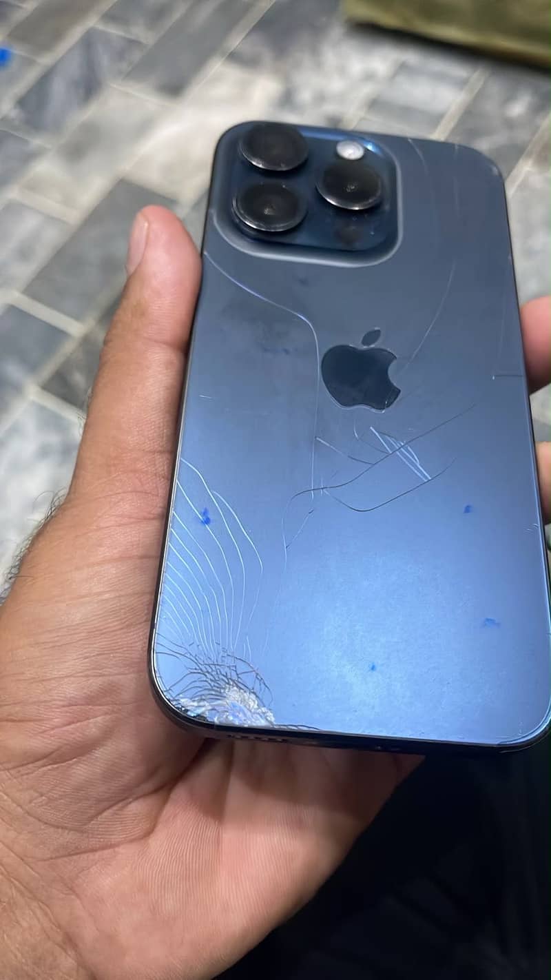 Apple iPhone 15 Pro 3