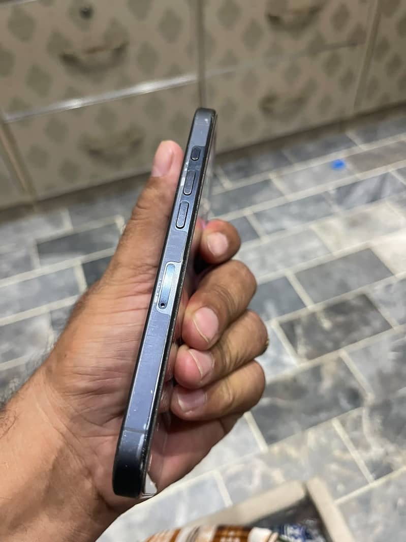 Apple iPhone 15 Pro 4