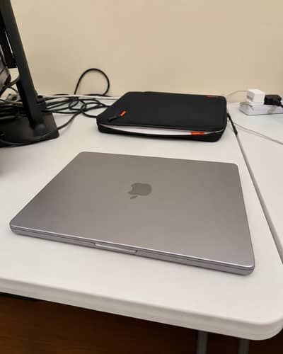 MacBook Pro 14-inch M3 2023 | 8GB/512GB With Box Box
