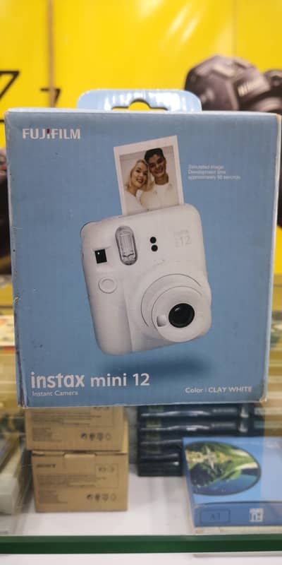 FUJI INSTAX MINI 12 POLORIDE CAMERA