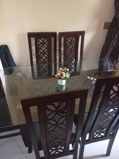 Dining Table like brand new