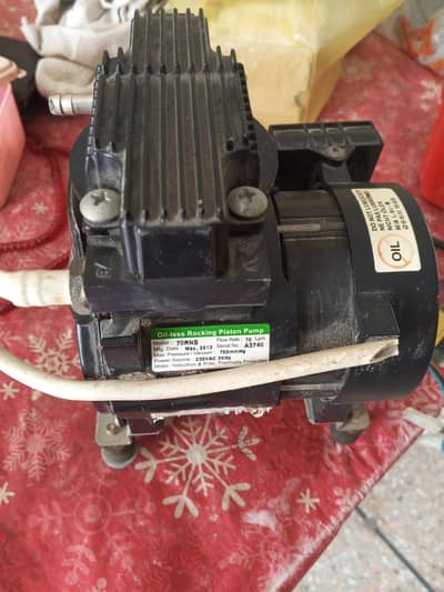 70RNS Oil-less Rocking Piston Vacuum Pump – 70 LPM | 230V | Excellent