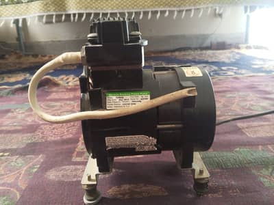 70RNS Oil-less Rocking Piston Vacuum Pump – 70 LPM | 230V | Excellent