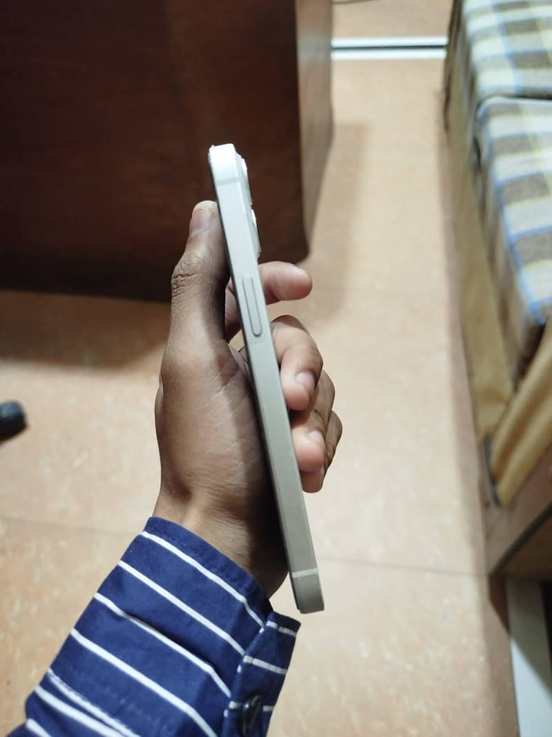 Apple iPhone 13 FU 4