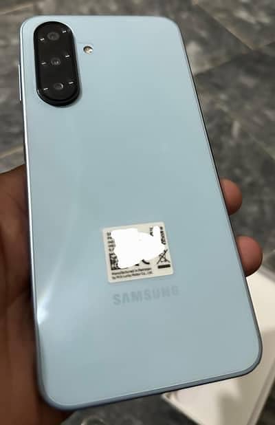Samsung A17 open box just 8/256