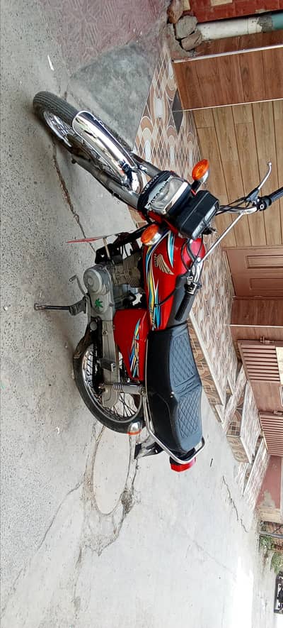 FULLY LUSH HONDA CG 125 TOTAL GENUINE BIKE GERANTY