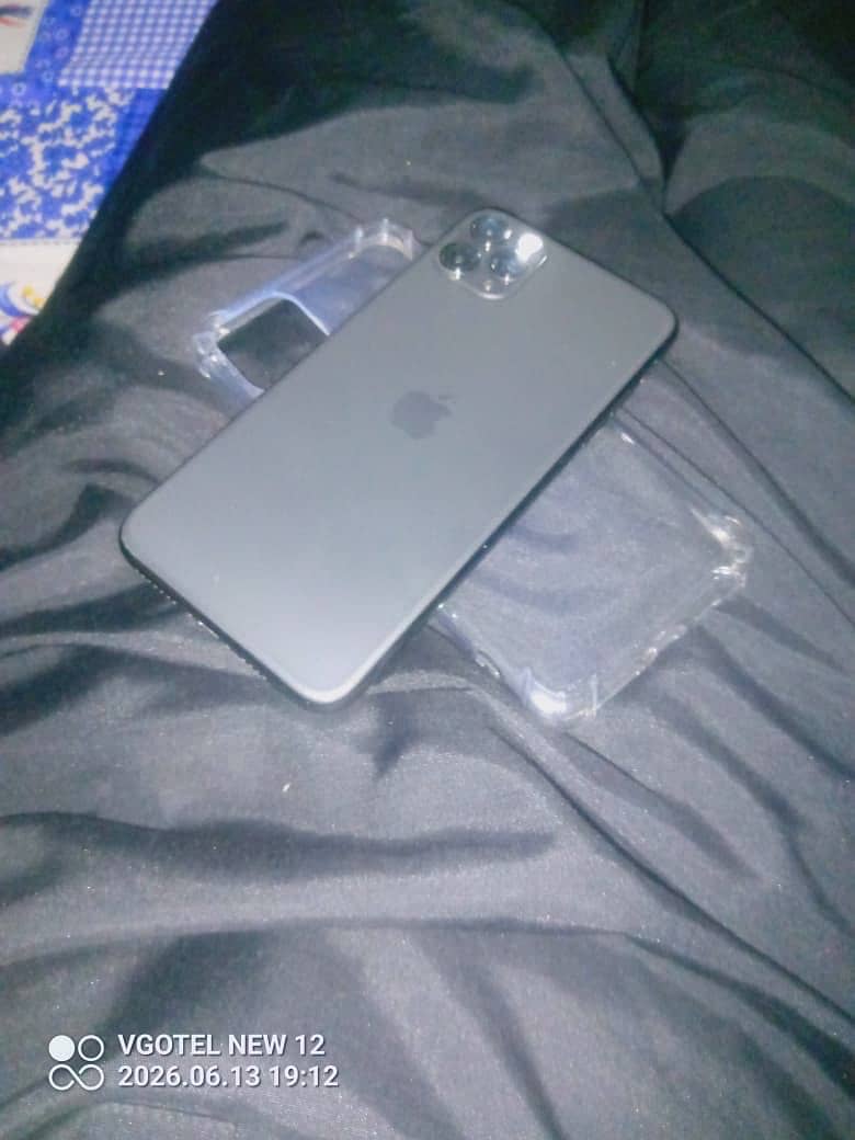 iPhone 11 pro max (read caption) 2