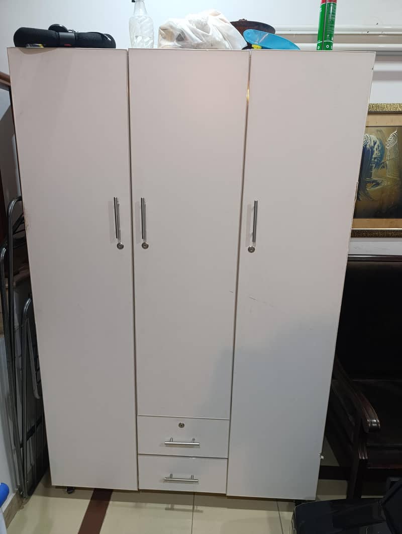 wardrobe 0