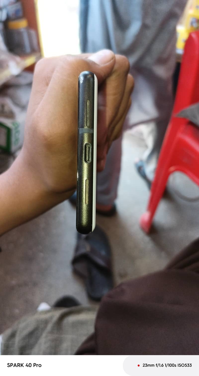 Google Pixel 6 4