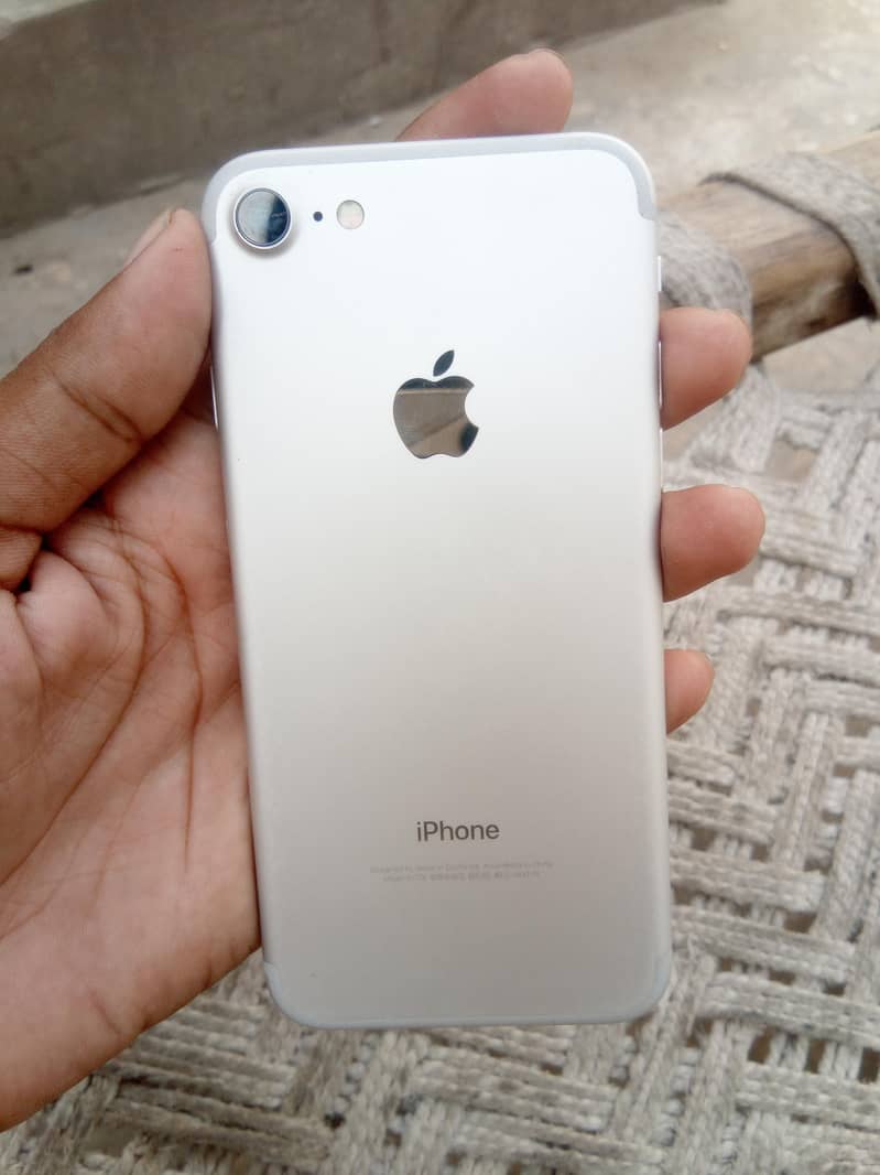 Apple iPhone 7 1