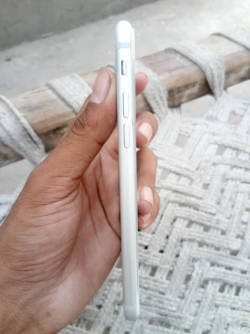 Apple iPhone 7 2