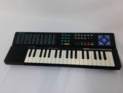 Yamaha portasound pss-140 piano with 2 aduptes cash in money