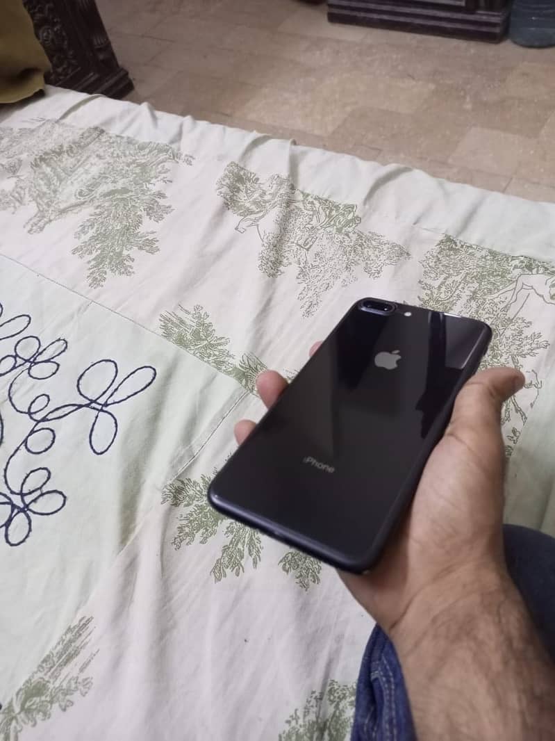 Apple iPhone 7 Plus 1