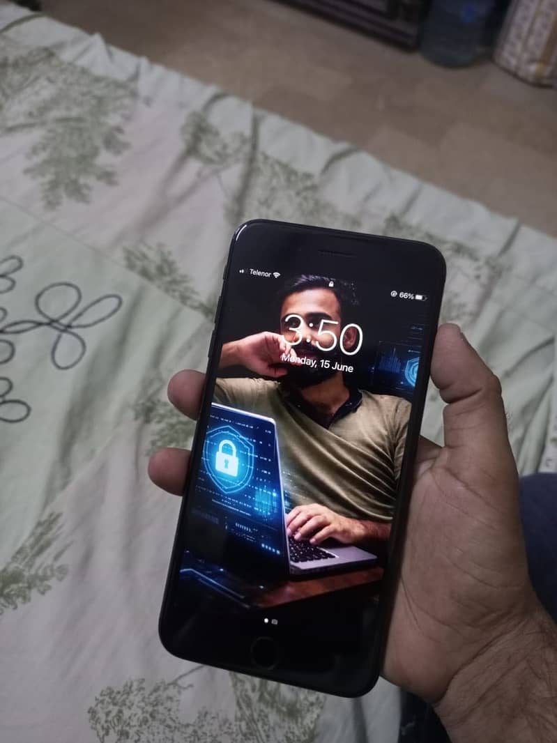 Apple iPhone 7 Plus 2
