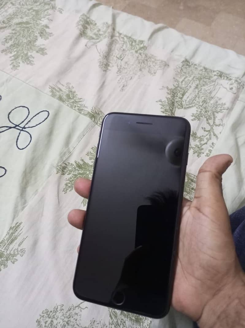 Apple iPhone 7 Plus 3